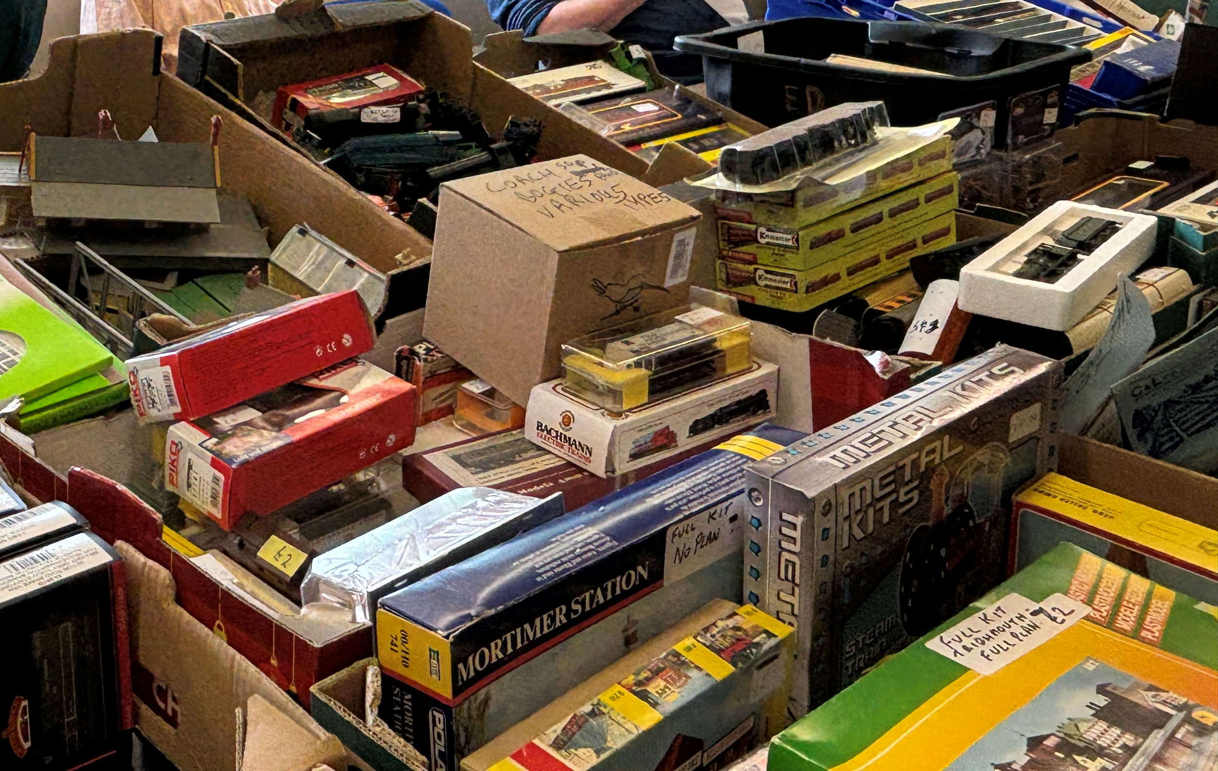 secondhand sales stand